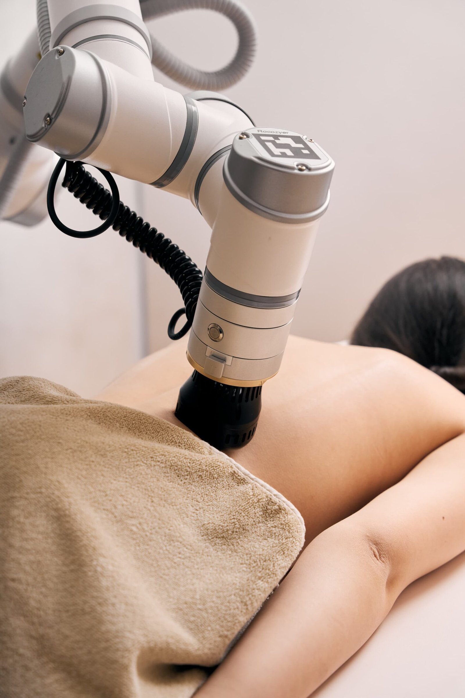 Robot izvodi masažni tretman